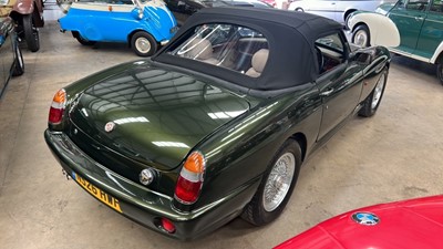 Lot 382 - 1995 MG RV8