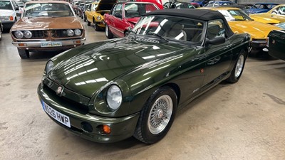 Lot 382 - 1995 MG RV8