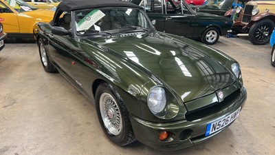 Lot 382 - 1995 MG RV8