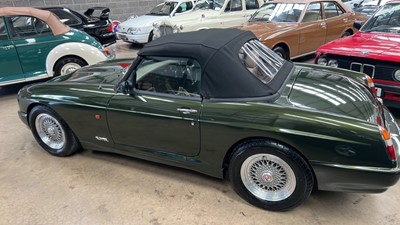 Lot 382 - 1995 MG RV8