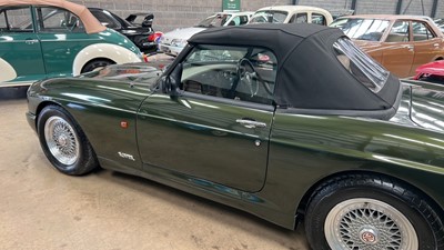 Lot 382 - 1995 MG RV8