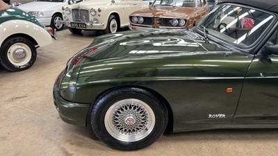 Lot 382 - 1995 MG RV8