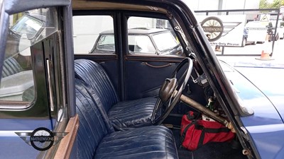 Lot 552 - 1937 MORRIS 10