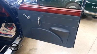 Lot 664 - 1967 JAGUAR MK11 240