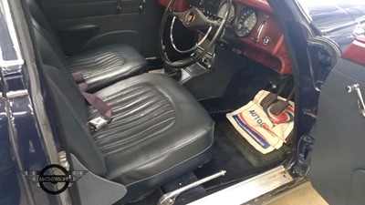 Lot 664 - 1967 JAGUAR MK11 240