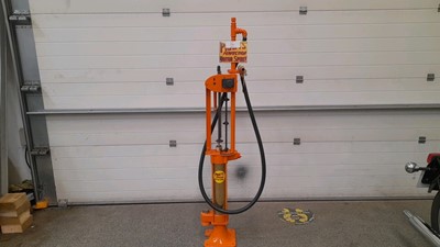 Lot 530 - BOWSER HAND OPERATED PETROL PUMP