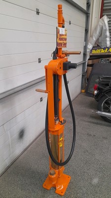 Lot 530 - BOWSER HAND OPERATED PETROL PUMP