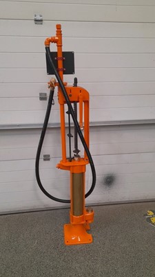 Lot 530 - BOWSER HAND OPERATED PETROL PUMP
