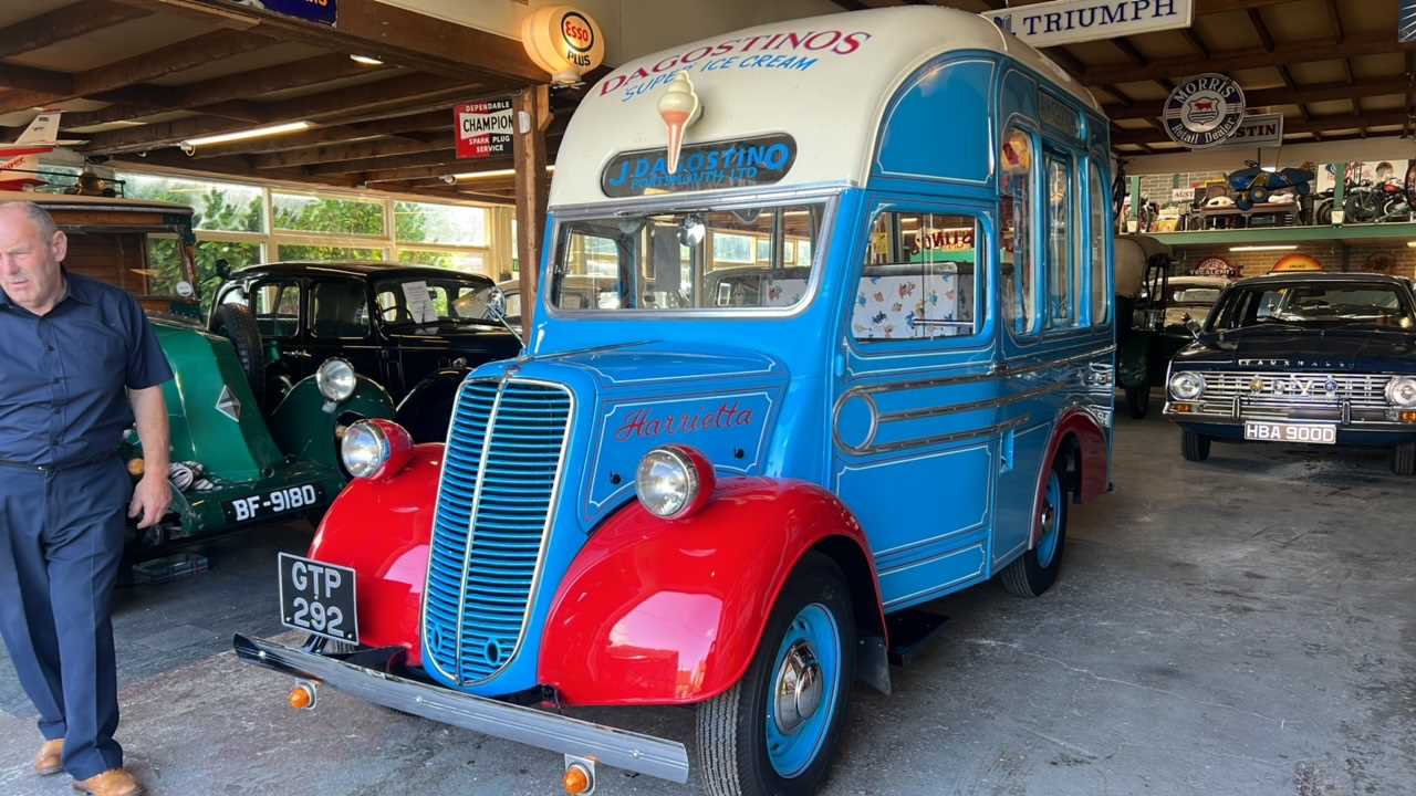 Lot 111 - 1952 FORDSON ICE CREAM VAN