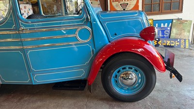 Lot 111 - 1952 FORDSON ICE CREAM VAN