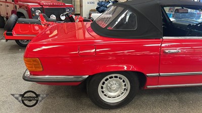 Lot 693 - 1977 MERCEDES 350 SL AUTO