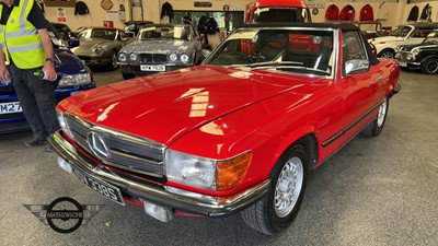 Lot 693 - 1977 MERCEDES 350 SL AUTO