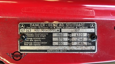 Lot 693 - 1977 MERCEDES 350 SL AUTO