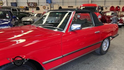 Lot 693 - 1977 MERCEDES 350 SL AUTO