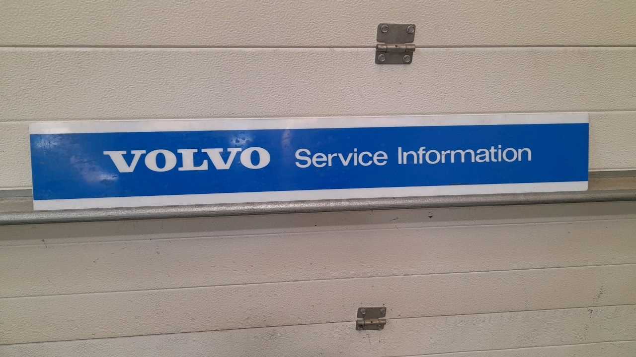 Lot 299 - VOLVO SERVICE INFORMATION PLASTIC SIGN