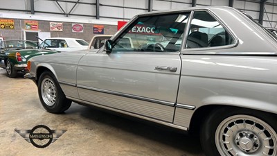 Lot 569 - 1984 MERCEDES 380 SL AUTO