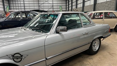 Lot 569 - 1984 MERCEDES 380 SL AUTO