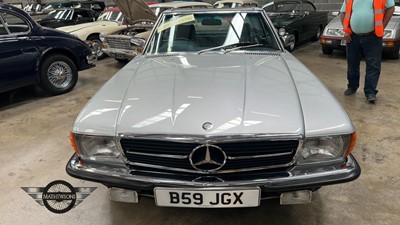 Lot 569 - 1984 MERCEDES 380 SL AUTO