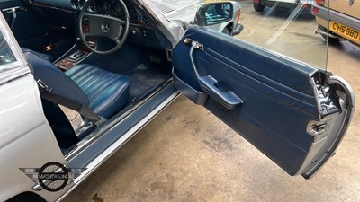 Lot 569 - 1984 MERCEDES 380 SL AUTO
