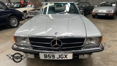 Lot 569 - 1984 MERCEDES 380 SL AUTO