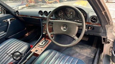 Lot 569 - 1984 MERCEDES 380 SL AUTO