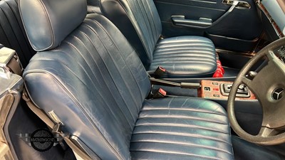 Lot 569 - 1984 MERCEDES 380 SL AUTO