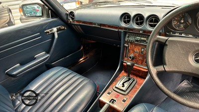 Lot 569 - 1984 MERCEDES 380 SL AUTO
