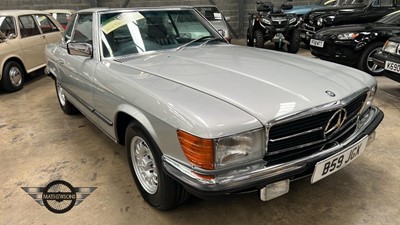 Lot 569 - 1984 MERCEDES 380 SL AUTO