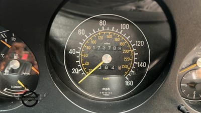 Lot 569 - 1984 MERCEDES 380 SL AUTO