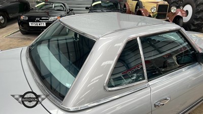 Lot 569 - 1984 MERCEDES 380 SL AUTO