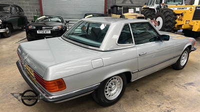 Lot 569 - 1984 MERCEDES 380 SL AUTO