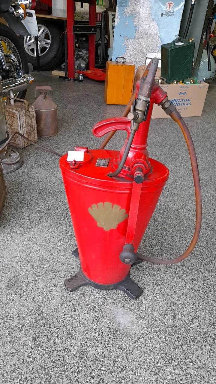 Lot 579 - SHELL FORECOURT OIL  DISPENSER