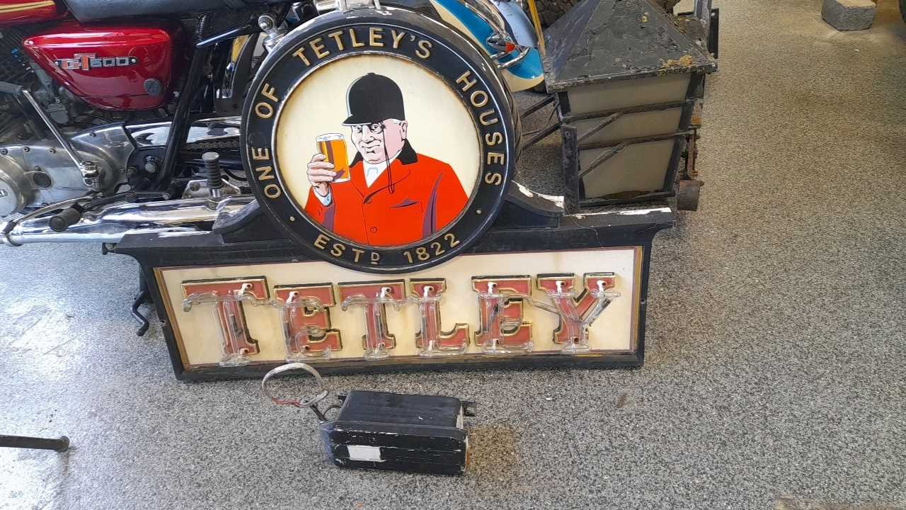 Lot 97 - VINTAGE TETLEY NEON SIGN