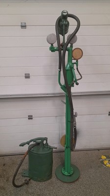 Lot 121 - CLOCK  PUMP AND OIL DISPENsER