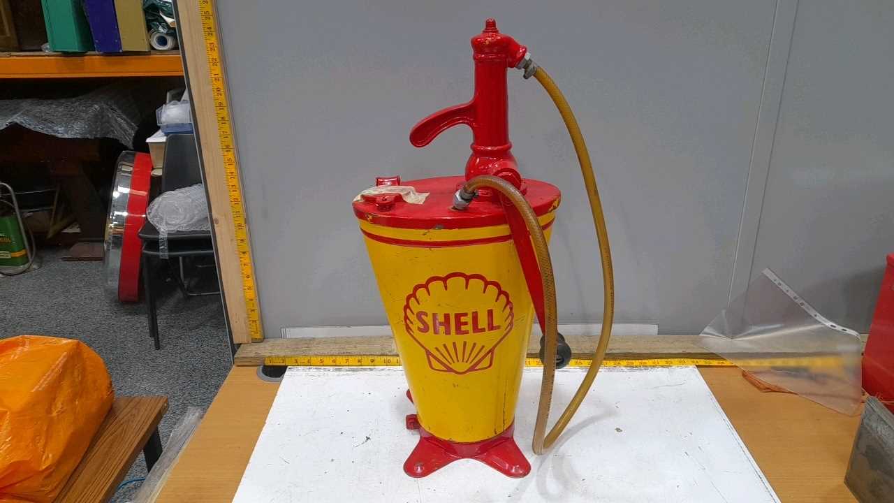 Shell Oil Taps Lot 176 - SHELL OIL PUMP YELLOW/RED