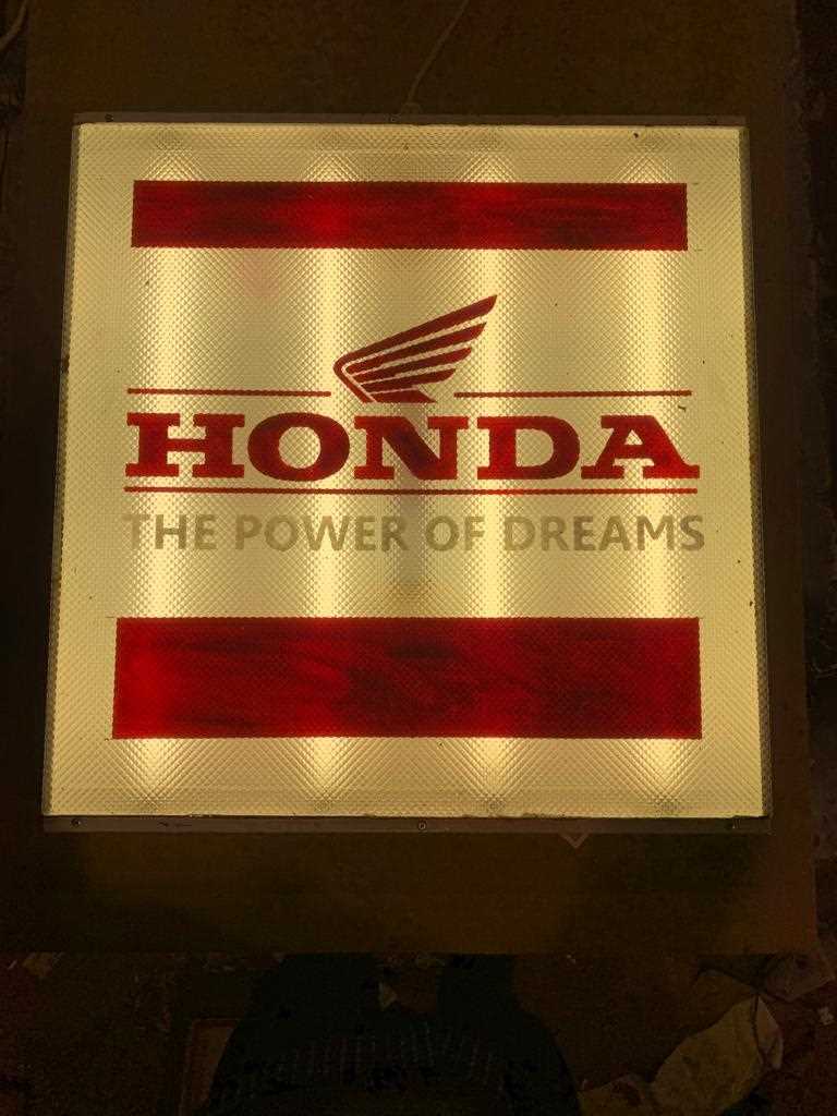 Lot 439 - HONDA LIGHT UP SIGN 23