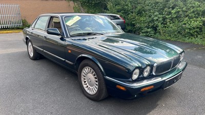 Lot 222 - 1999 JAGUAR XJ8 AUTO