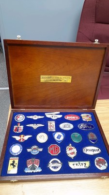 Lot 442 - PRISTINE SET DANBURY MINT BADGED OF THE WORLDS GREAT MOTOR CARS 25 IN WOODEN BOX