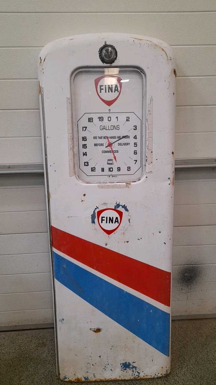 Lot 565 - PETROL PUMP FRONT