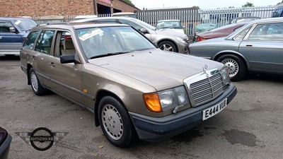 Lot 78 - 1988 MERCEDES 230 TE AUTO