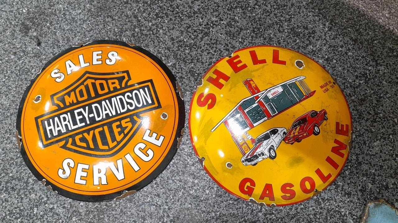 Lot 643 - 2 X ROUND REPRO SIGNS HARLEY DAVIDSON AND SHELL