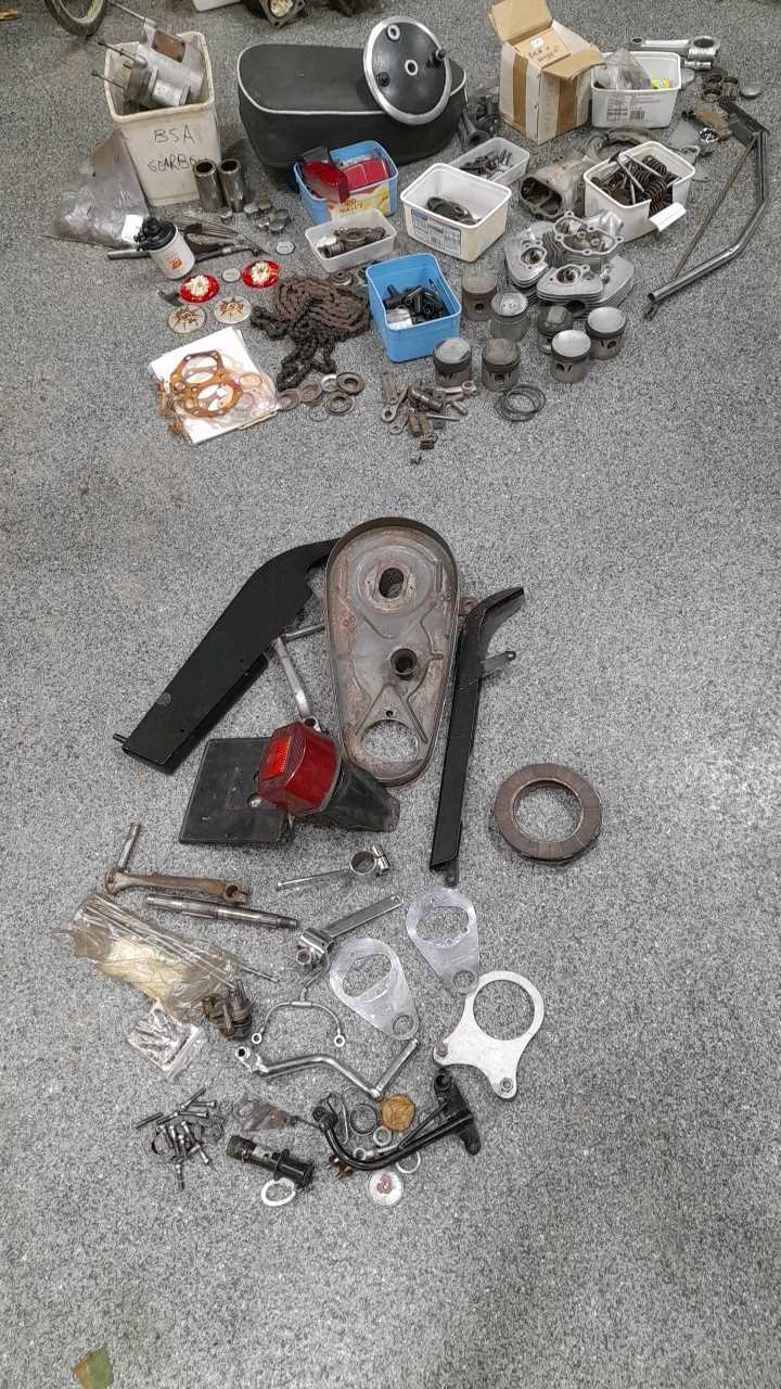 Lot 553 - BSA/NORTON/NEW HUDSON ASSORTED SPARE PARTS