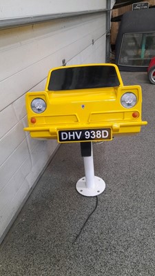 Lot 8 - ONLY FOOLS AND HORSES CAR + 6 PANELS WITH CHARACTERS FROM THE SHOW