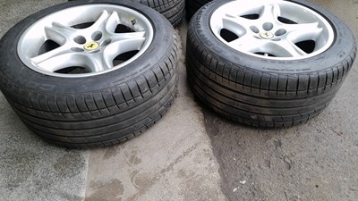 Lot 531 - FERRARI 456 1994-1997 SET OF ALLOY WHEELS AND TYRES 2X 255/45/17 2X 285/40/17