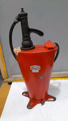 Lot 114 - RED BAELZ EUROPE OIL PUMP