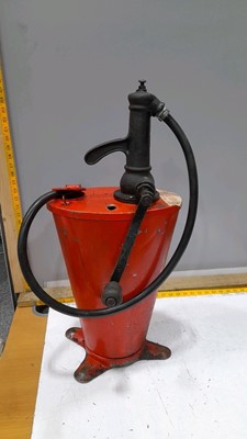 Lot 114 - RED BAELZ EUROPE OIL PUMP