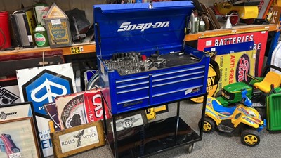 Lot 636 - SNAP ON TOOL CHEST INCLUDING TOOLS