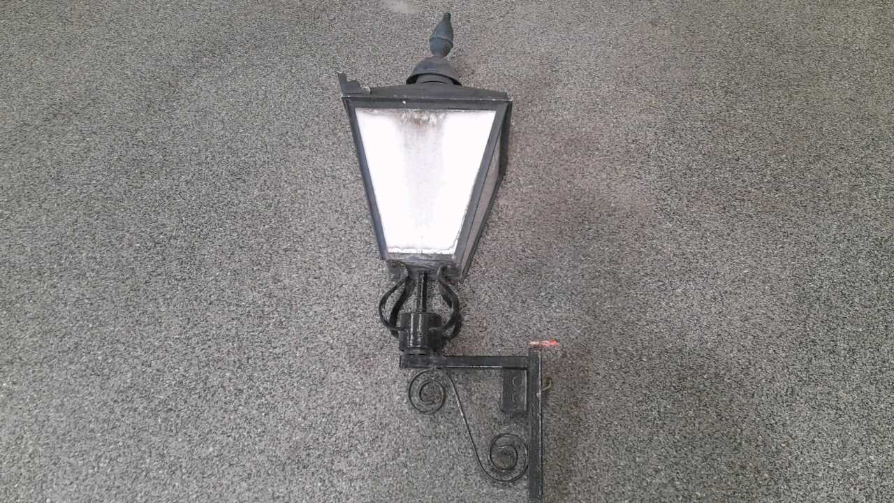 Lot 138 - STREET LAMP TOP