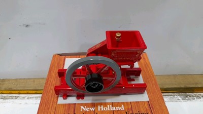 Lot 410 - ERTL NEW HOLLAND ENGINE