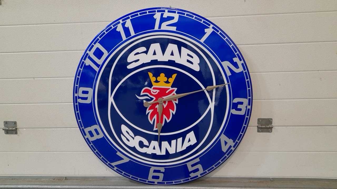 Lot 298 - HANDMADE SCANIA SAAB CLOCK 32